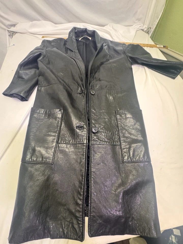 Jaqueta Andrew Marc Feminina Média Couro Preto Botão Frontal Trench Coat Retrô - Imagem 4 de 4