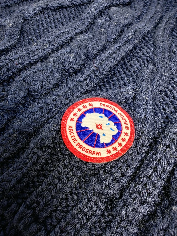 Gorro Canada Goose tejido con cable Merino azul oscuro Foto 3 de 4
