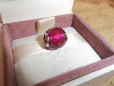 Original Pandora Synthetischer Rubin Herz Geometrische Facetten Glas Charm 796563NFR