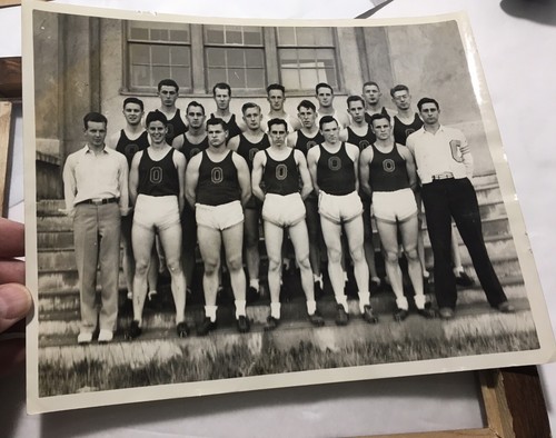YOUNG MALE ATHLETES Diapers Gay Interest University Oregon Freshman Track Team - Picture 9 of 10