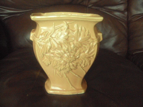 Vintage MCCOY Chrysanthemum Vase - Gloss Salmon/Coral Finish