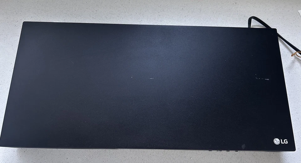 LG UBK80 Ultra 4K Ultra HD HDR 3D HD Multi Region Free DVD 1-6 Blu-ray player - Image 3 of 4