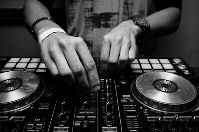 DJ SETS, CD, VARIOUS - VOULEZ VOU - RUNAWAY (NU DISCO FUNKY HOUSE 4)(MAY 25)(MIX