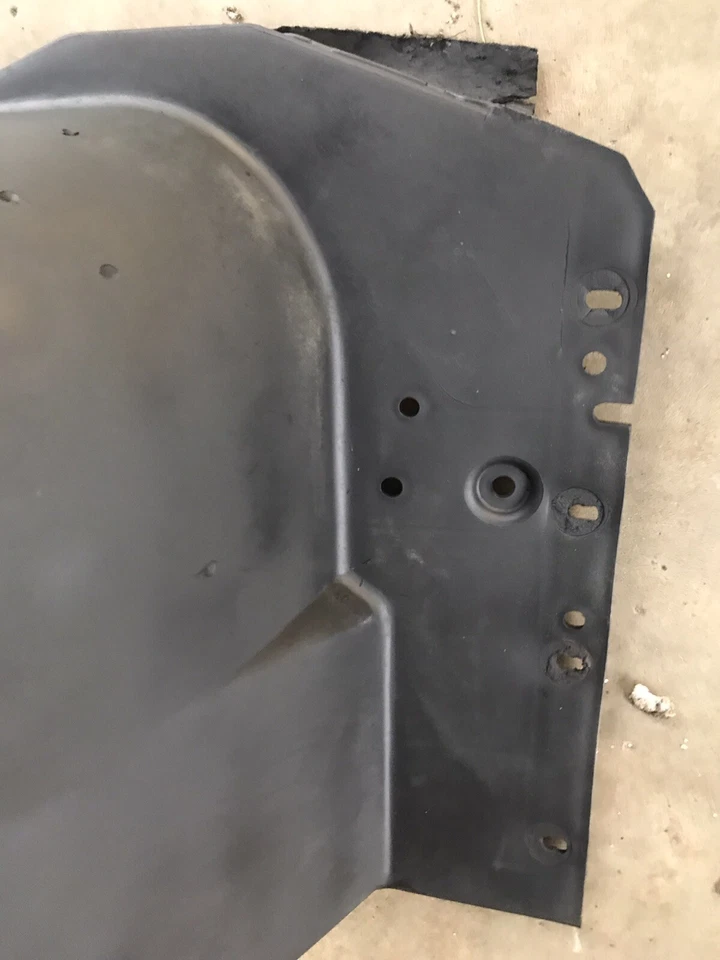 Oldsmobile Cutlass S 442 1970-1972 guardabarros forro rueda delantera lado pasajero bien Foto 2 de 4