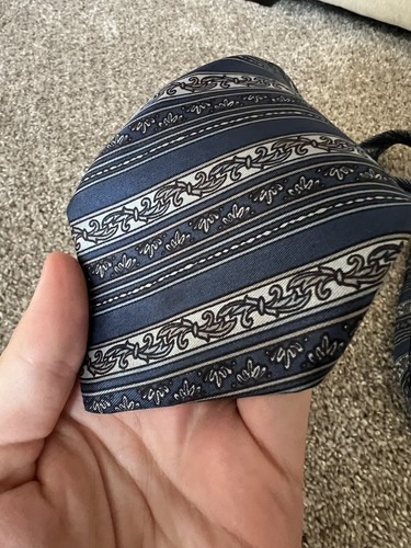 Corbata de lujo Christian Dior de colección 100 seda azul y plata diseño a rayas París NY - Imagen 4 de 5