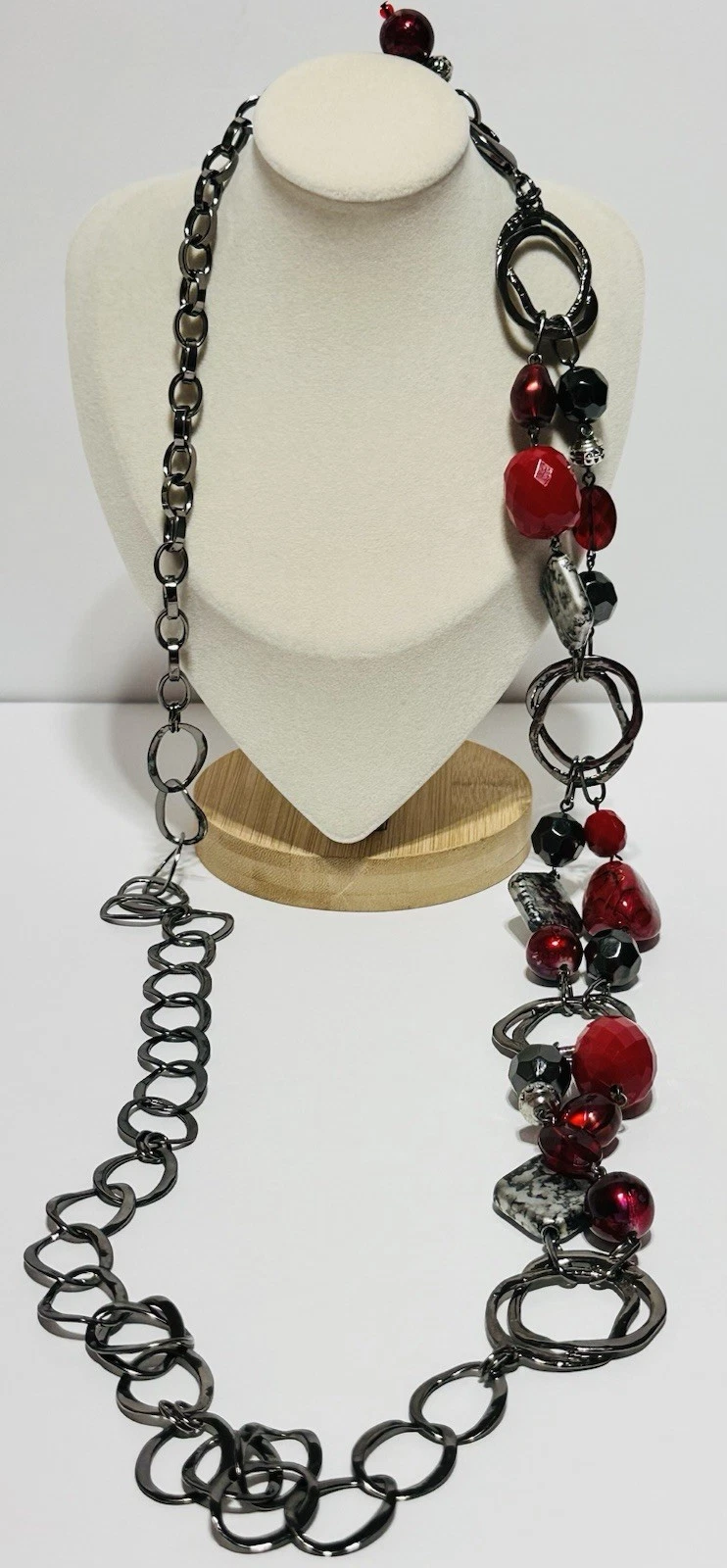 VETEMENTS Collana asimmetrica con perline acriliche rosse e nere canna di fucile Chico’s 44 pollici.