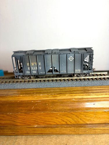 BOWSER #55???  Erie ACF 70 toneladas 2 bahías Cov. Coche tolva #21150 desgastado 1:87 | Zustand: New