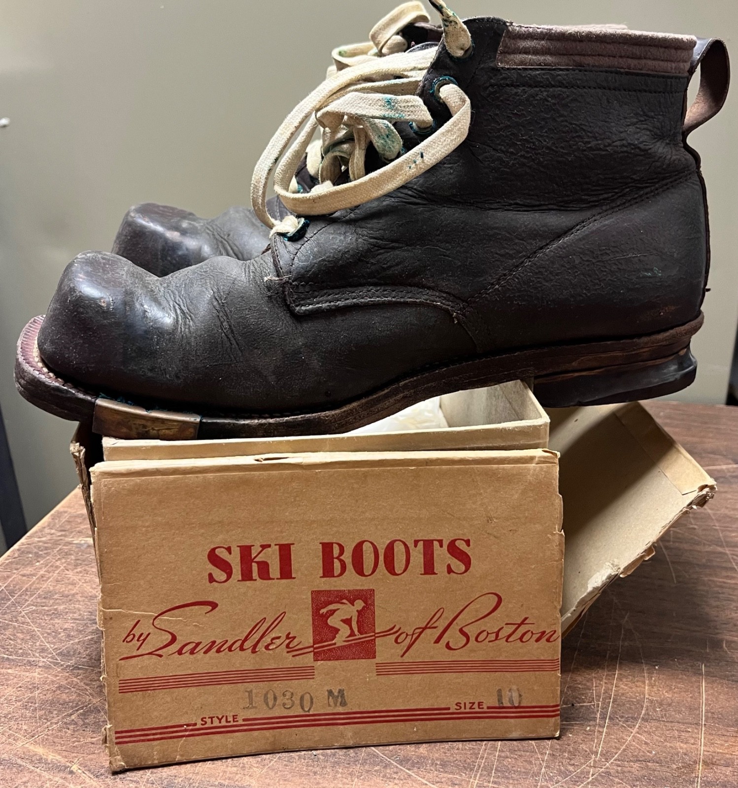 Vintage 1940s SANDLER of BOSTON Square Toe Men's Ski Boots Style #1030M Size 10