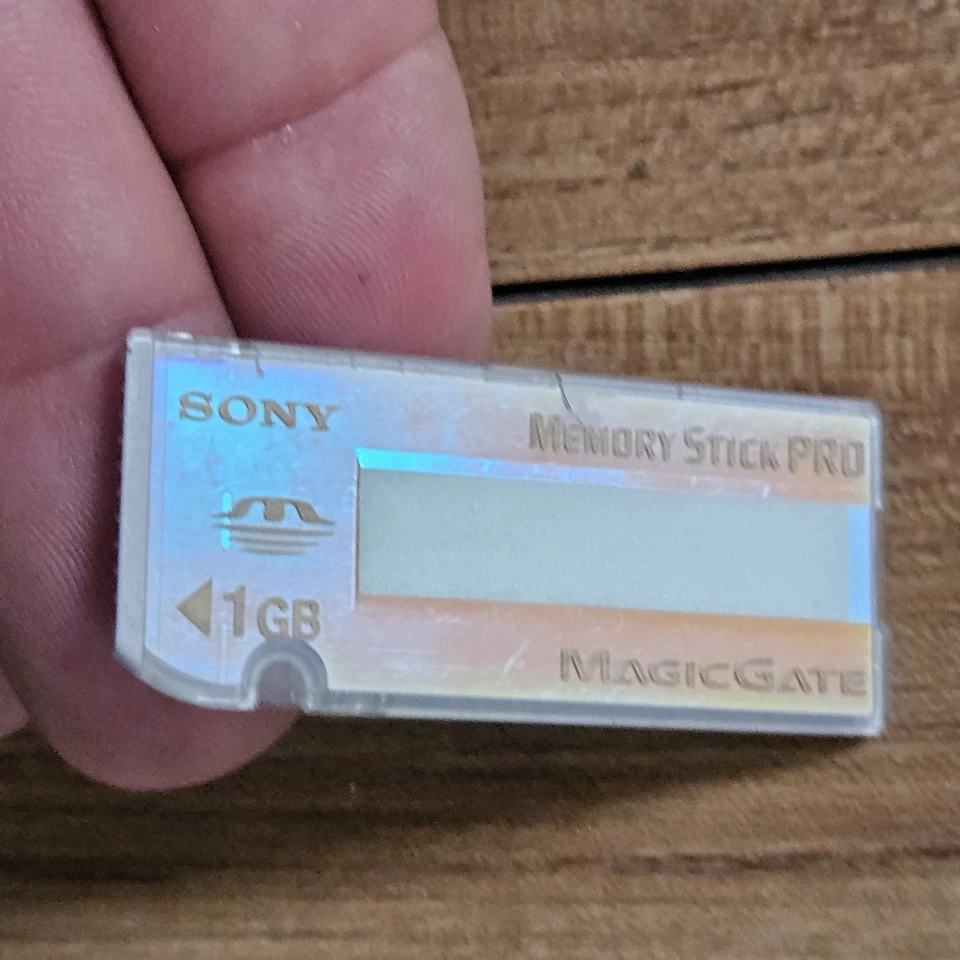 Set of 2 Sony Memory Sticks 32MB X 1GB IRIDESCENT MAGICGATE MSX-1G RARE - Image 4 of 4