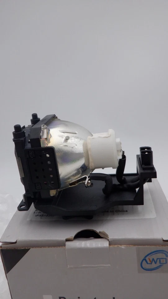 POA-LMP94 Lámpara de repuesto con carcasa para SANYO PLV-Z4 NUEVO en caja abierta Foto 3 de 4