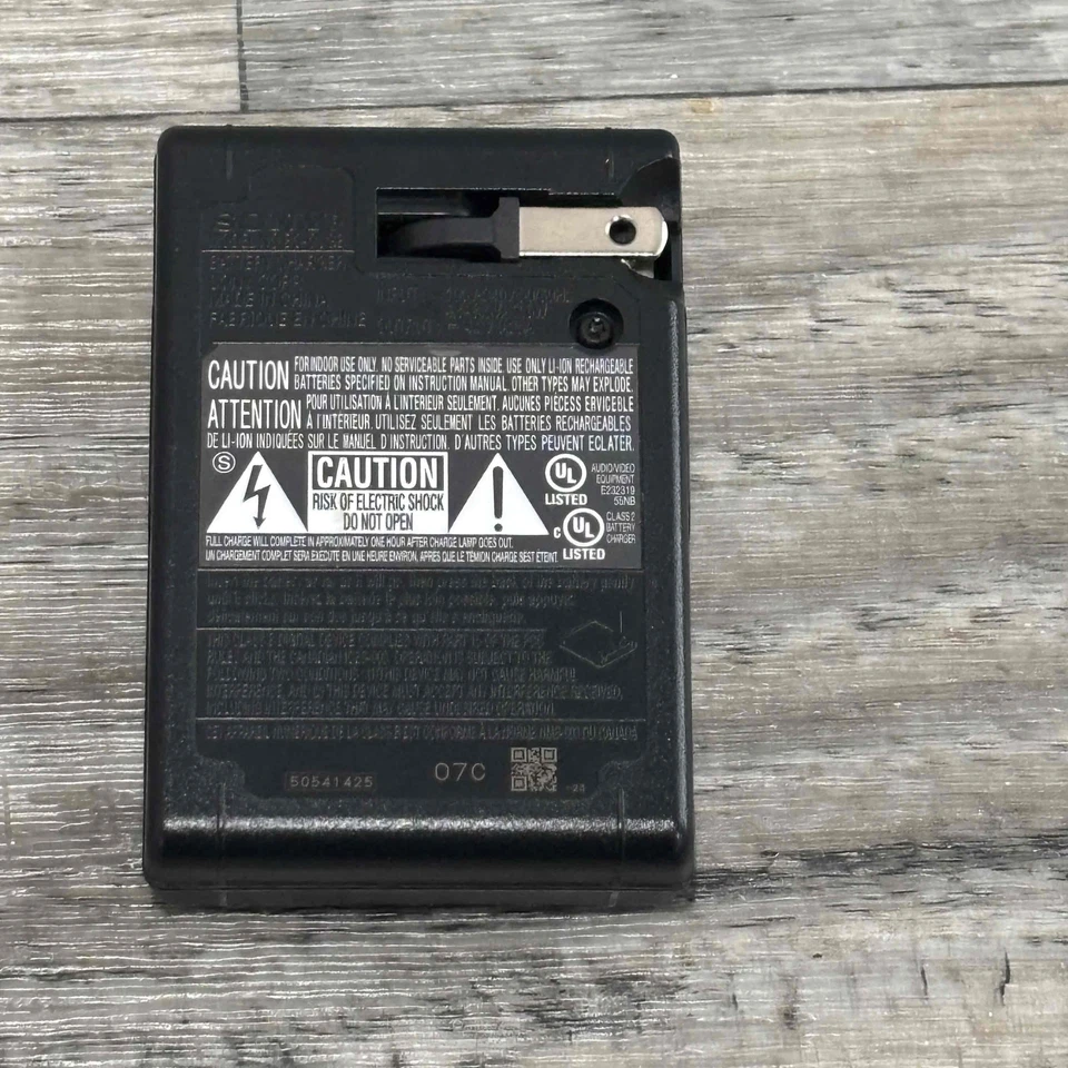 Cargador de batería para cámara Sony BC-CSGB luz indicadora compacta Foto 3 de 4