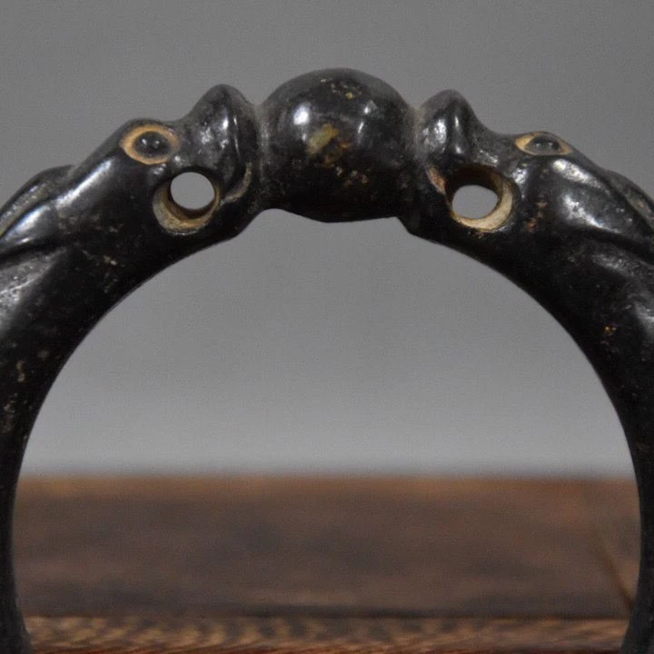 Brazalete Doble Dragón Hierro Meteorito Cultura Hongshan De Colección Tibetano Coleccionable Foto 2 de 4