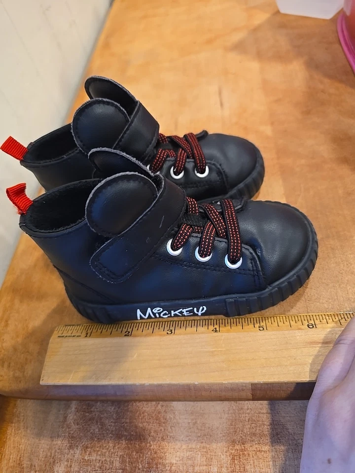 Zapato H&M Bebé/Niño Pequeño Talla 6 Mickey Mouse Disney  Foto 2 de 4