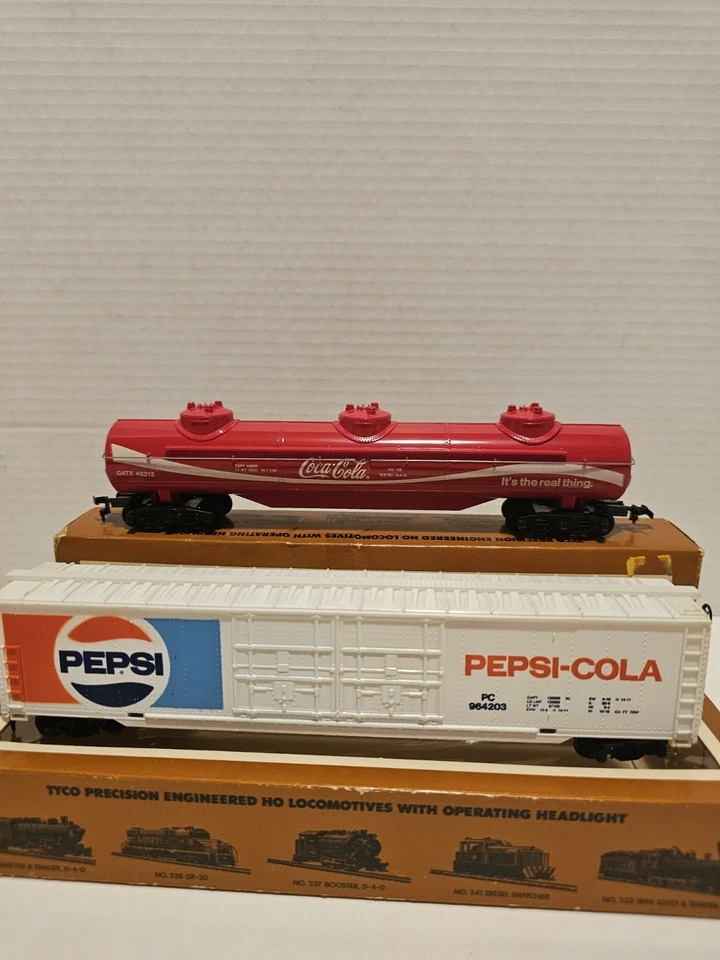 TYCO HO PEPSI & COCA COLA 62' BOX CAR & TANK CAR BOXED - Image 3 of 4