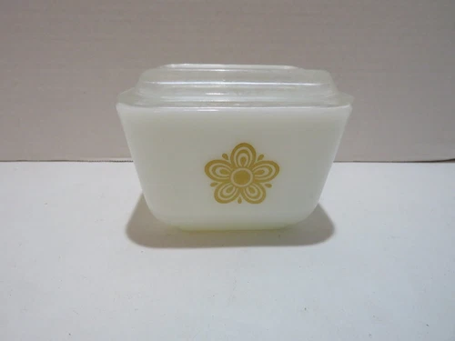 VTG PYREX  BUTTERFLY GOLD REFRIGERATOR DISH W/LID 501-B-1-1/2 Cup