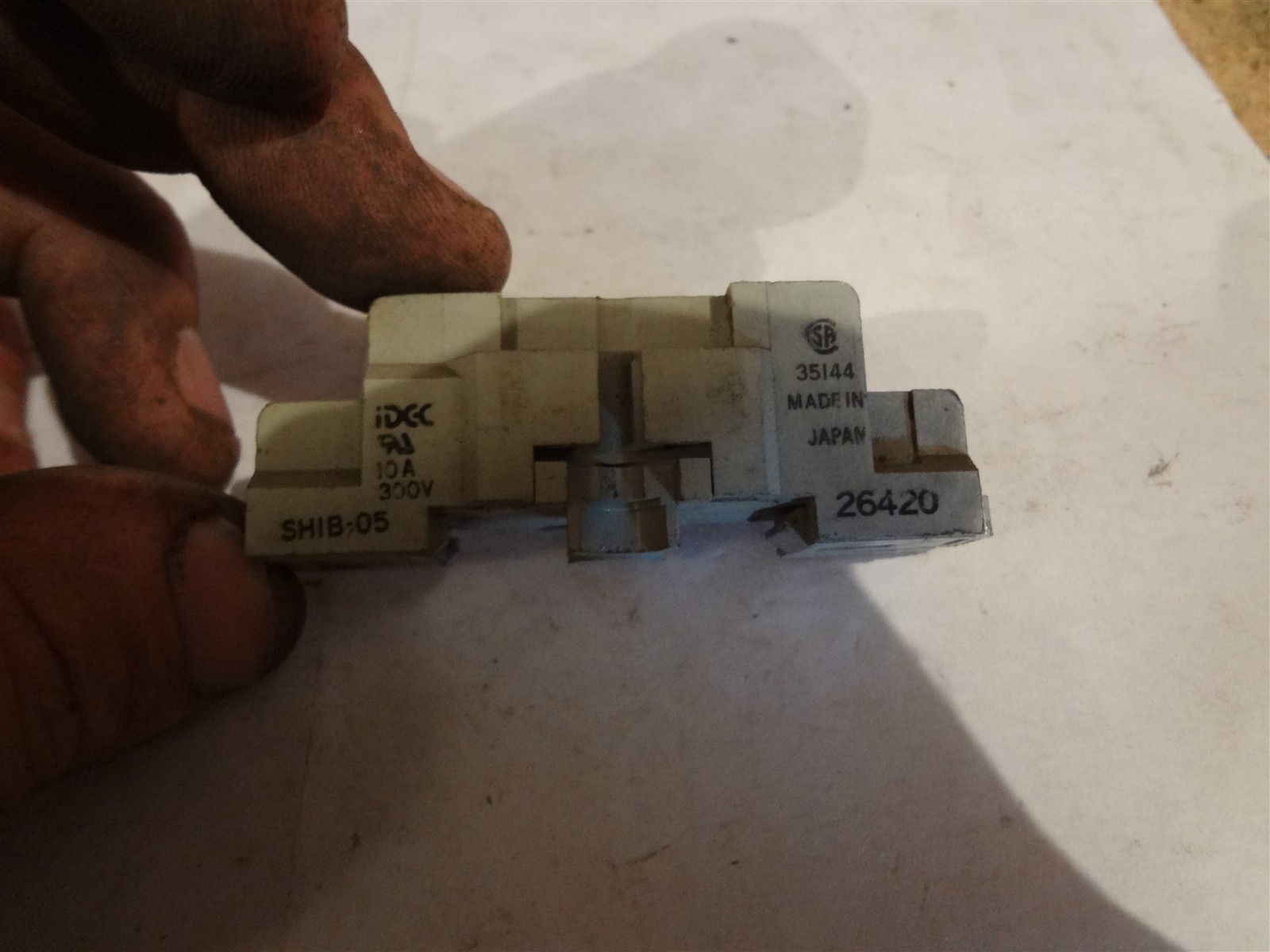 Idec Shib-05 Relay Socket (Missing 1 Screw)