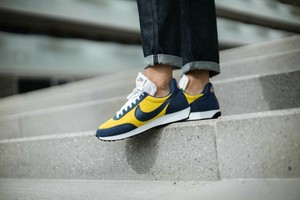 yellow nike tailwind