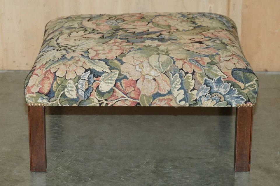 LARGE VINTAGE GEORGE SMITH FOOTSTOOL OTTOMAN WITH EMBROIDERED UPHOLSTERY - Image 3 of 4