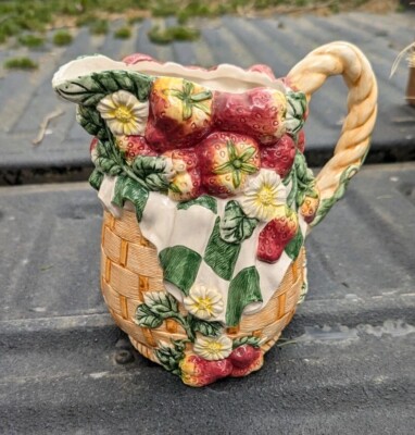 Strawberry Pitcher Flowers Basket Weaved Water Lemonade Tea Kitchen Fruit Plants