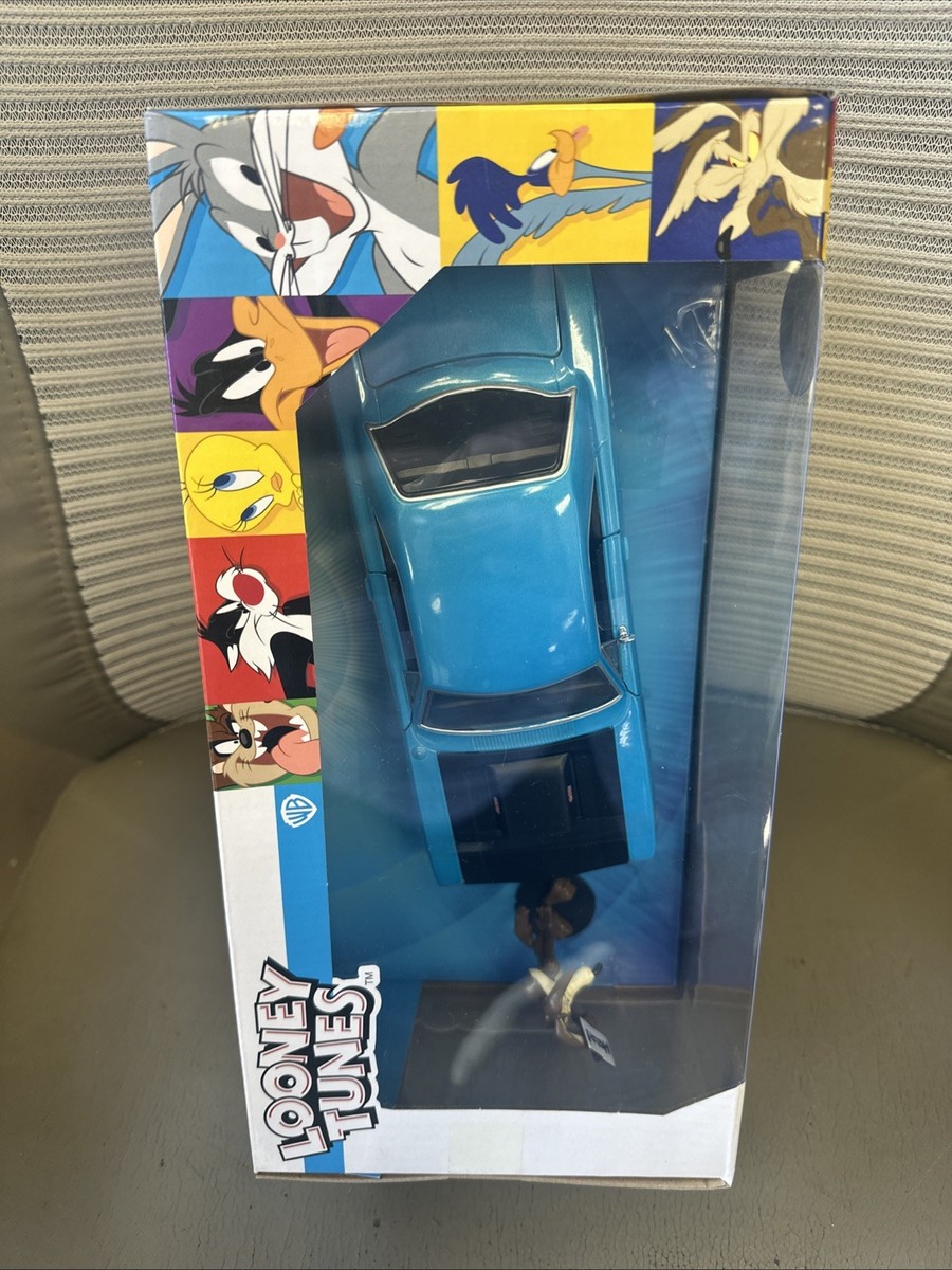 ミニカー Wile E. Coyote & Plymouth Roadrunner Amazon.com: Looney Tunes 1:24 1970 Plymouth Roadrunner Die