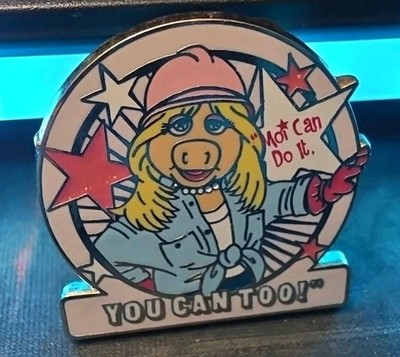 Disney Pin Miss Piggy Moi Can Do It, You Can Too! Volunteer Day First Released!!