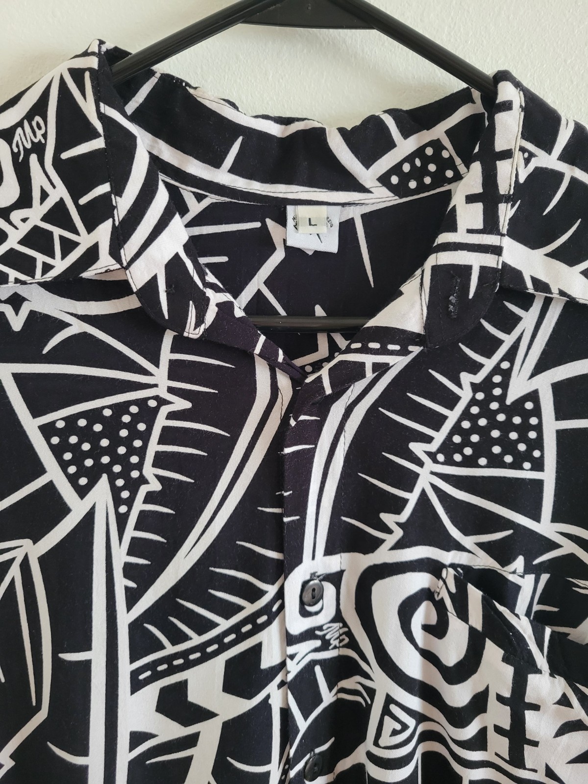 MISSING POLYNESIA Black & White Button Hawaiian A… - image 2