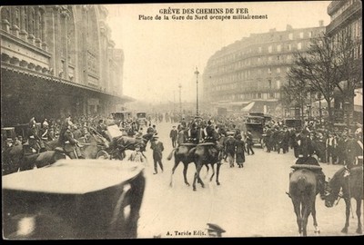 Ak Paris X, Place de la Gare du Nord occupée militairement, Greve... - 3345373