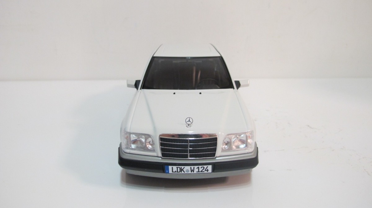 Mercedes  W124 E320 1/18 ダイキャストモデルカー 1/18 Norev 1990 Mercedes-Benz E-Class 500E W124 (Pearl Grey