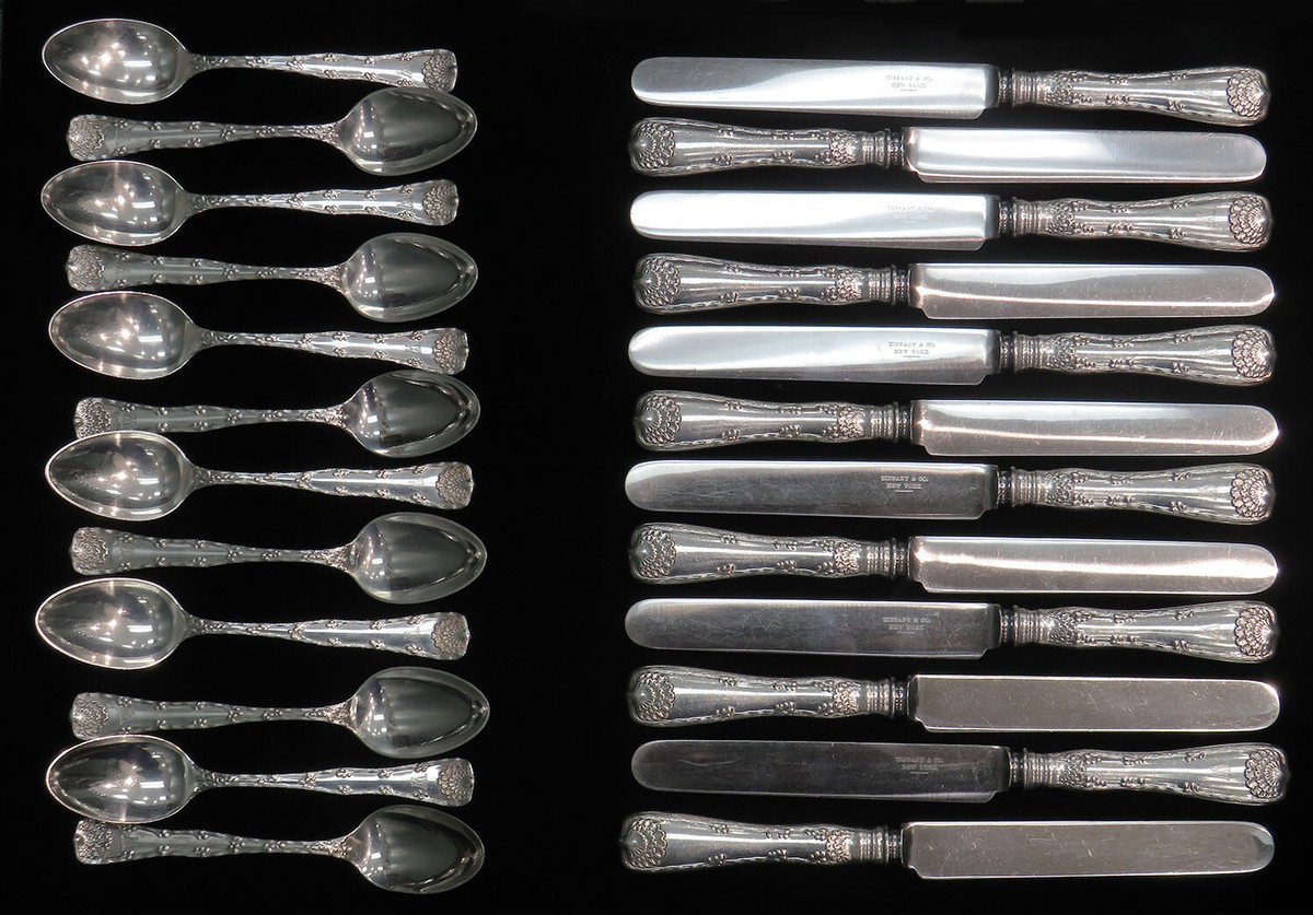 アクセサリー Tiffany&Co. Antique Cutlery Silver Bangl TIFFANY & CO WAVE EDGE 68 PIECE STERLING SILVER FLATWARE SET