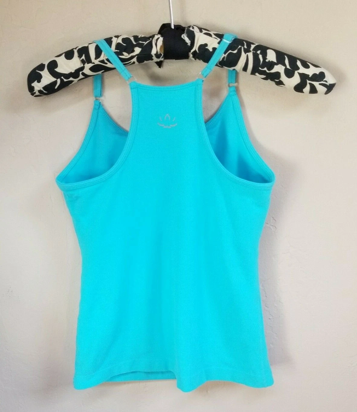 beyond-yoga active built in bra adjustable straps tank-top