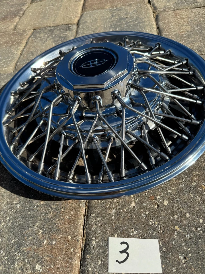 (4) 1981 Buick Riviera OEM 15" Wire Wheel Covers Foto 4 de 4