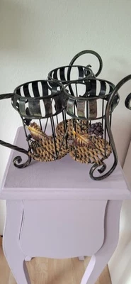 Vintage 3 Flaschen Weinhalter mit Griff Metalldraht und Korbgeflecht - Bild 1 von 3