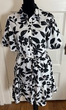 Women’s Hint of Blush Bland and White Floral Dress Size Medium Preowned Nice