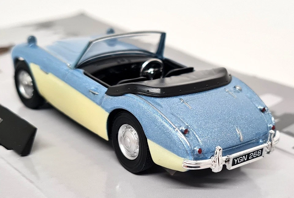 Cararama 1/43 Austin Healey 3000 Blue Cream Diecast Scale Model Car - Image 4 of 4