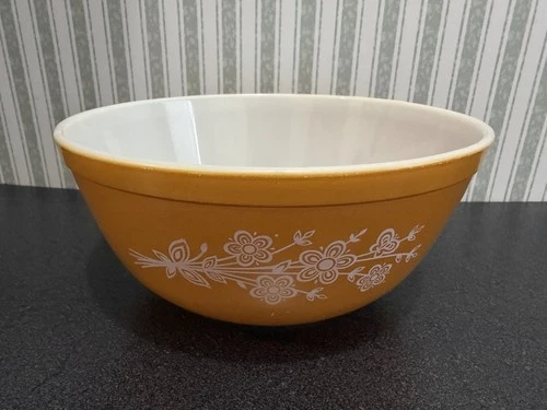 Vintage Pyrex Butterfly Gold Bowl Pre-Owned 403 2.5