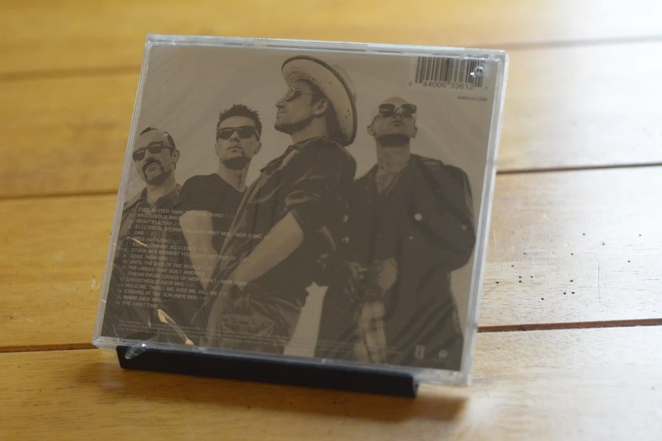 U2 "THE BEST OF" AUDIO CD [NEW] HYPE STICKER CASE CRACKED [23] - Imagem 2 de 4