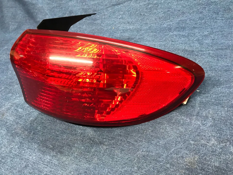 2006 2007 斯巴鲁 Tribeca B9 右侧尾灯 #2 — 第 2/4 张图片