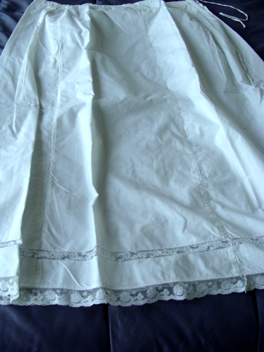 Jupon Vintage Dentelle – Taille 36/38 – Vert Pastel – Occasion