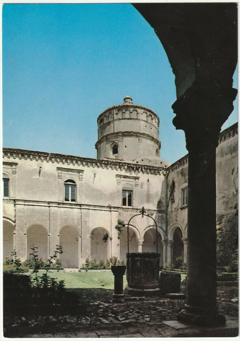 MONTESCAGLIOSO - MATERA - ABBAZIA BENEDETTINI - CHIOSTRO CON POZZO -38875-