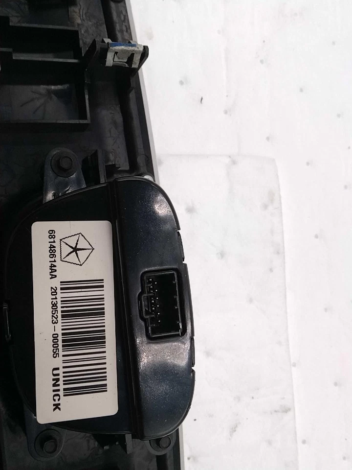 Pantalla de infoentretenimiento usada se adapta a: pantalla Chrysler 300 2014 8,4`` grado A Foto 3 de 4