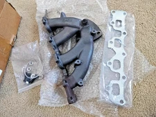 CARBBIA Exhaust Manifold w/ Gasket Kit 12633603 12672961 for Chevy Captiva 2013