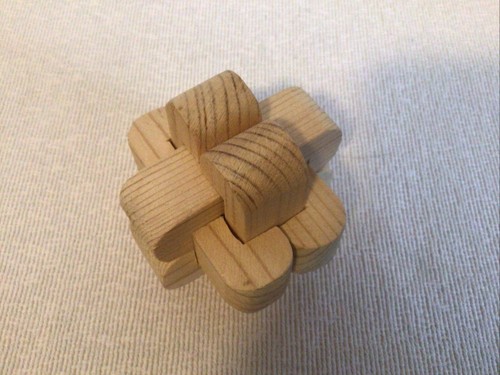 Holzpuzzle - Geduldsspiel - 3D Puzzle aus Holz 6 Teile - gesamt 6 x 6 x 6 cm - Bild 2 von 7