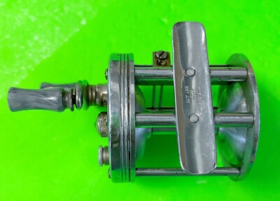 Moulinet de pêche vintage Wards Sport King modèle 10B gravé scène de Moulinet de pêche vintage Wards Sport King modèle 10B gravé scène de
