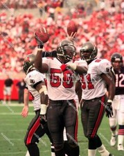 G693 Hardy Nickerson Tampa Bay Bucanneers Interception 8x10 11x14 16x20 Photo