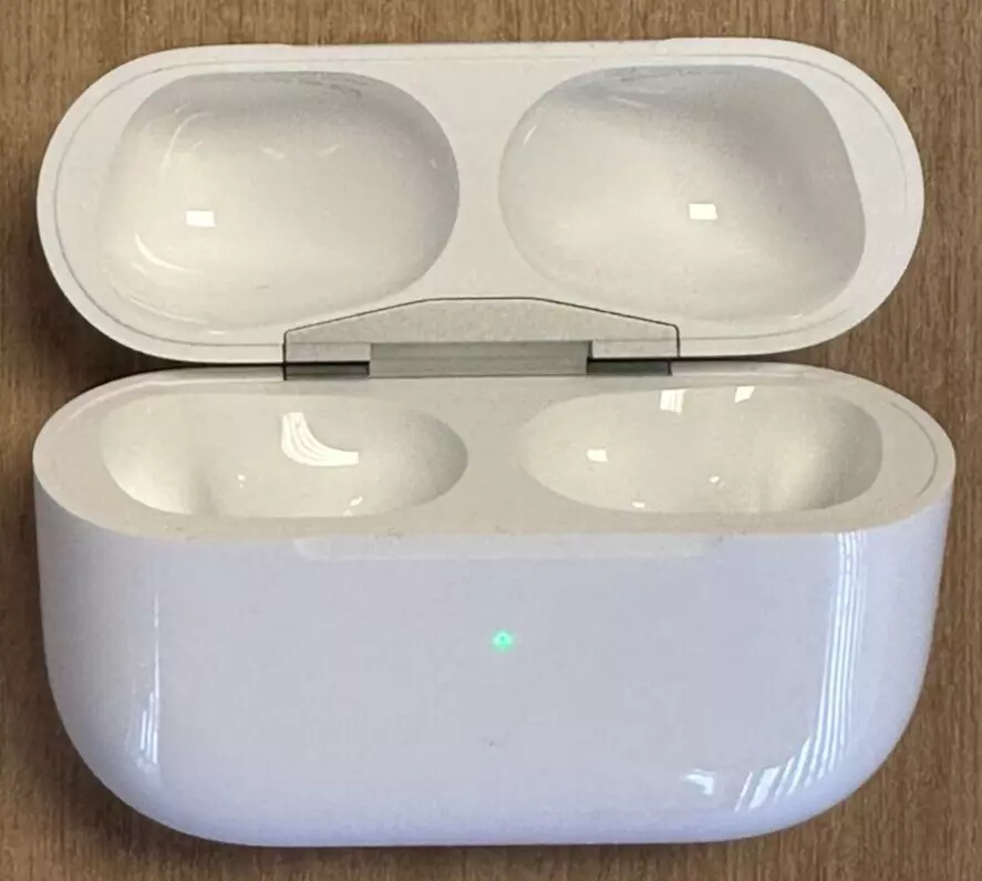 AirPods Pro (2nd generation) with MagSafe Lightning Charging Case - Cases &  Protection - All Accessories - Apple