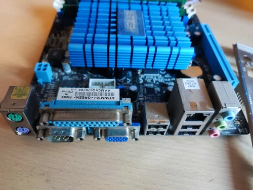 ASUS AT5NM10-I motherboard - fanless mini ITX - Atom D510 - 1GB RAM - IO shield