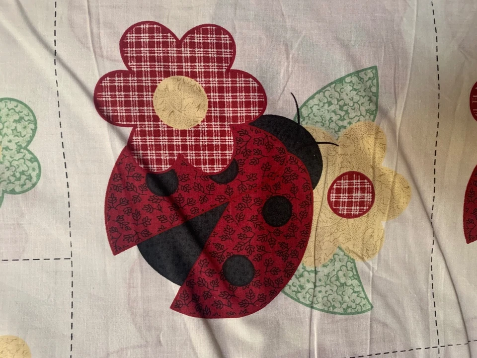 Tela acolchada de algodón grande Ladybug verano primavera con flores (1 3/8 Y = 49,75 cm) Foto 2 de 4