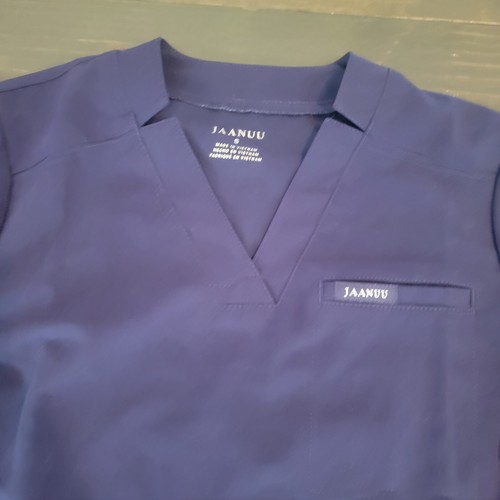 Jaanuu Women's Relaxed 3-Pocket Scrub Top Navy Blue in size SMALL Brand New - Picture 2 of 7