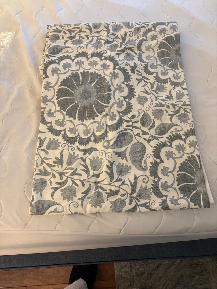 Pottery Barn King Size Duvet Set w/ 3 Euro Shams Paisley Pattern - Tula Suzani  - Image 3 of 4