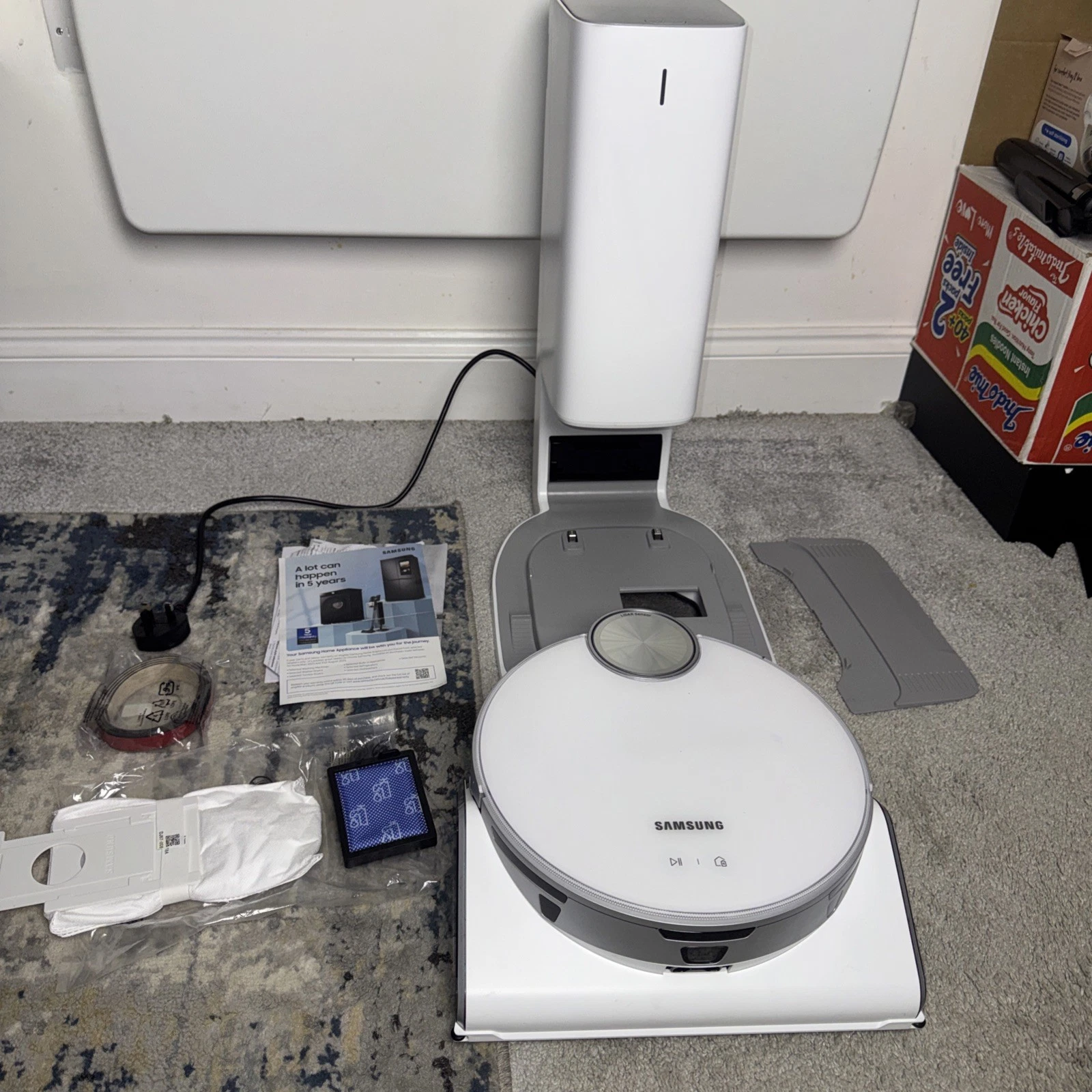 Samsung Jet Bot AI+ Robot Vacuum Cleaner - Misty White (VR50T95735W/EU)